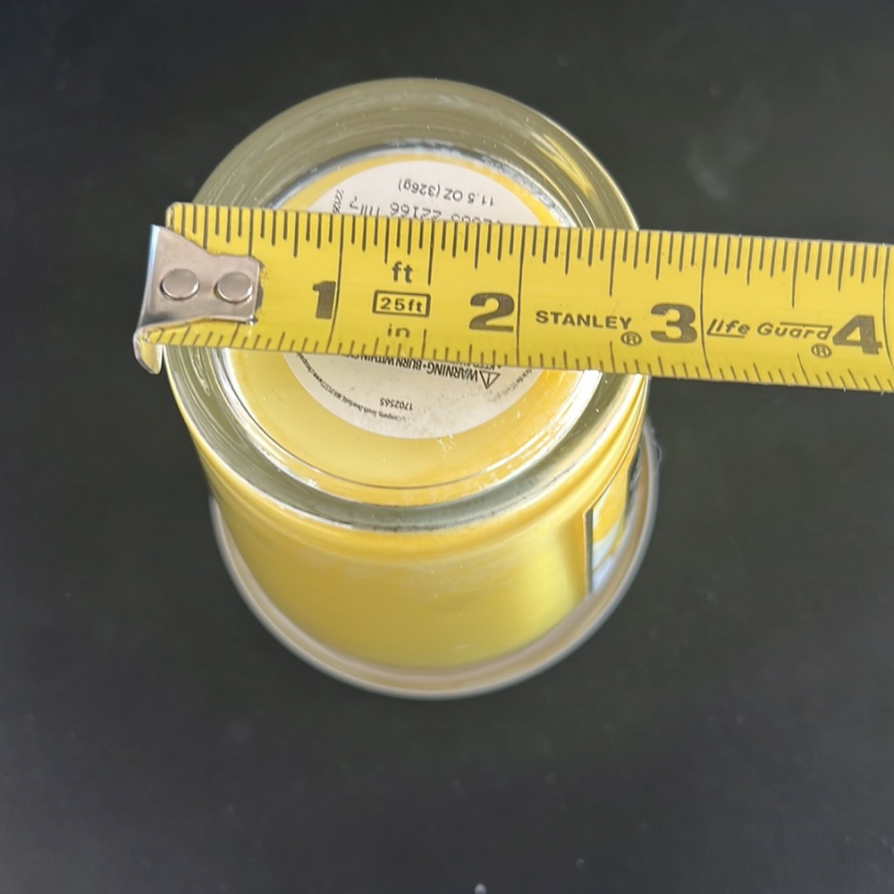 🎉Host Pick🎉 Chesapeake Bay Lemon + Powdered Sugar Candle 11.5oz - Picture 9 of 9